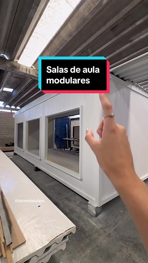 Pra quem ainda não nos conhece, nós somos uma empresa de Construção Modular onde fabricamos módulos pra diversos usos em tempo record!! E o mais incrível, elas são fabricadas em 7 dias em nossa empresa, já pensou? 🤯 Difícil de acreditar que esses módulos não são contêineres! É isso mesmo, nossas estruturas são metálicas com paredes em steel frame e diversas opções de revestimentos internos e externos para você escolher! Em nosso perfil do Tiktok temos um link com o nosso Whatsapp para nos chama