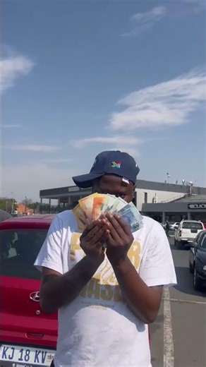 forex tarder flexes money