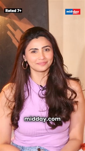 Bollywood actress Daisy Shah, who made her Hindi film debut in 2014 with ‘Jai Ho’ opposite Salman Khan shares exclusively with mid-day.com what it is to eat on the superstar’s film set. She spills the beans on the feast-like affair that includes live pani puri and dosa counters, vada pav, and more. Daisy also recalls her memories growing up in Vile Parle, falling in love with South Indian food, and eating samosas from the Khalsa College canteen. Watch the full video: https://youtu.be/jFJErOWqcCg