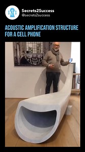 Acoustic amplification structure for a cell phone. 🔊 Of course, due to its size, weight and space occupation, a structure like this is not something functional to have at home. There are other compact models that follow this same logic through design, but they still won’t have such a significant increase in volume compared to a dedicated speaker. An interesting point to mention, in addition to the advantage of not needing to be connected to a power source, is how there are incredible solutions 