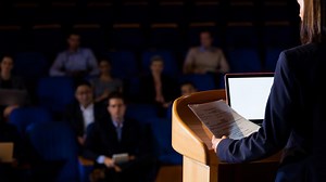 7 Contoh Pidato Singkat untuk Berbagai Acara, Tema Pendidikan hingga Pernikahan