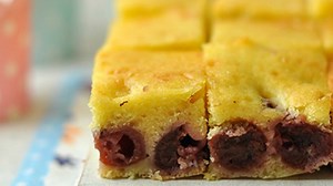 Gyors és finom: bögrés meggyes süti 5 perc munkával