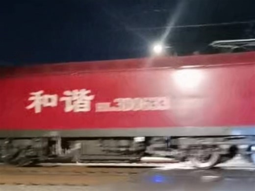 [魔改大番茄 BSP25T]由沈局沈段HXD3D-0633牵引Z211次列车，北京至长春通过北京水南庄道口