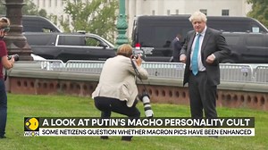 French President #EmmanuelMacron shows off bull-boxing skills 'Robert de Niro style' Esha Hanspal brings you this report Read more: https://www.wionews.com/world/emmanuel-macron-shares-his-boxing-pictures-french-media-hails-him-real-warrior-702575 | WION