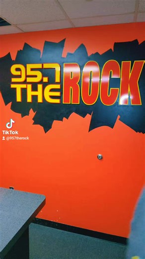 We're giving away the Brewski Box! #Budweiser #Beer #Giveaway | 95.7 The Rock