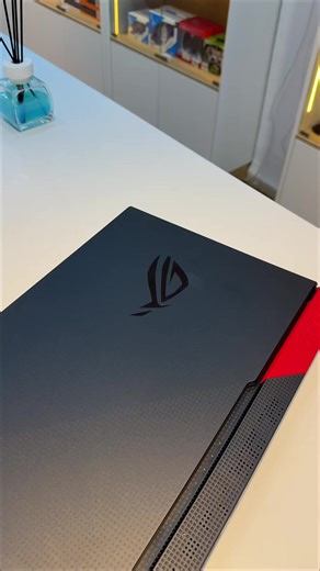 ASUS ROG STRIX g15 – Puissance Gaming & Performance Extrême 🔥 🎮 Processeur : AMD Ryzen 9 5900HX ⚡ Carte graphique : NVIDIA RTX 3060 6GB GDDR6 🧠 RAM : 16GB DDR4 💾 Stockage : 512GB SSD NVMe 🖥️ Écran : Full HD ultra fluide – idéal Gaming & Création ⌨️ Clavier RGB rétroéclairé Aura Sync 🌈 LED RGB d’ambiance tout autour du laptop pour un look gaming premium ❄️ Système de refroidissement performant pour longues sessions sans surchauffe 🔊 Son immersif puissant 🚀 Démarrage ultra rapide & excelle