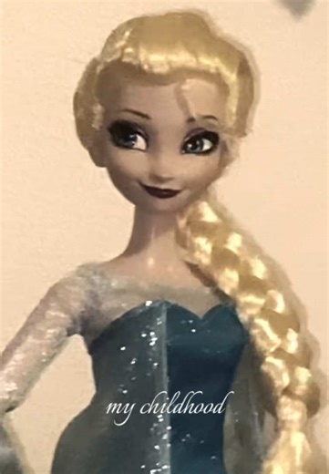 i love frozen 🫶 #frozen #nostalgia #monsterhigh #dollcollectors #elsa tags: elsa doll, frozen doll, frozen elsa doll, tall elsa doll, disney, tall disney doll, old but gold, childhood, nostalgic, pretty, doll collection, doll collector, barbie, bratz, monster high, ice queen, ice, queen, disney store doll, baddie, 2013, 2014, 2015, 2016, aesthetic, doll aesthetic, aesthetically pleasing