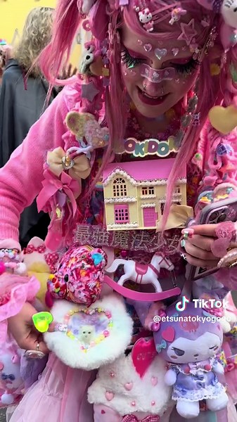 Exploring Harajuku: A Decora and Y2K Fashion Walk