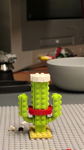 Stop-motion chill build! Watch a LEGO cactus grow as the Block Tech Cactus assembles itself #lego