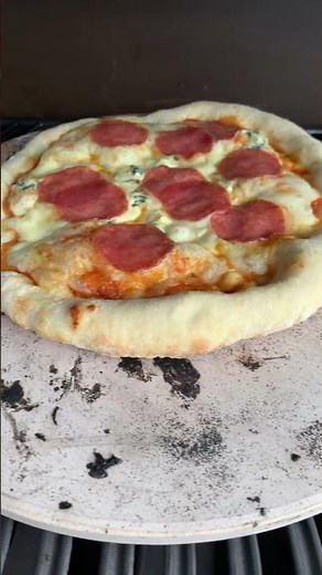 Perfekte Pizza im Gasgrill 🍕🔥 | Knusprig wie beim Italiener