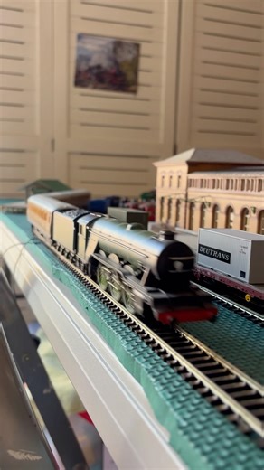The Flying Scotsman Model Train going around my layout #2026 #modelrailroad
