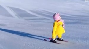 4-year-old shows off skills on the slopes