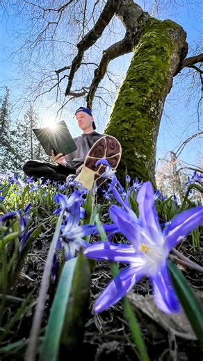 Spring reading under the trees 🌺🌸📱 Creative mobile photo trick #mobilephotograpy #photoideas #springphotography #reading #creativeideas
