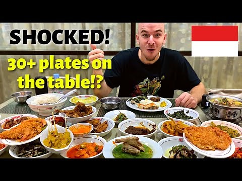 This food made me fall in love with Indonesia! 🇮🇩 NASI PADANG IS HEAVEN