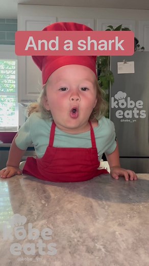 Let’s make carrots! We had this little bundle in the fridge so we made use of it but seasoning them up and adding a dash of honey! It’s safe for us to eat honey but remember, under age one it’s not recommended. Also, I didn’t really see a shark but I thought I did and mom is just letting me continue that thought 🤣💙 | KOBE EATS