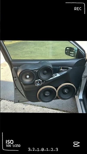 Toyota Corolla XRS 2005 2 10 inch and 2 6 speaker pod front doors