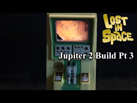 Moebius 1/35 scale Jupiter 2 Pt 3 Custom and Communication walls