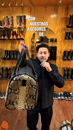 Lujo Real · Más que Plástico con Logo Mientras otros presumen maletas de plástico con precios inflados, en Jauregui presentamos lujo auténtico: maletas en pelo de vaca, lagarto americano, avestruz y pitón. Hechas a mano, con historia y carácter. Disponibles en tienda física y próximamente en nuestra página web. #LujoReal #JaureguiExotic #HechoEnMéxico #ArtesaníaDeLujo #ExoticPower | Jauregui Boots