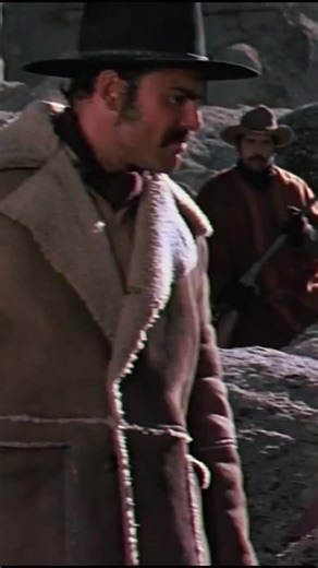 La lucha interna del protagonista. 🔥 Joe Kidd (1972) es un western de acción protagonizado por Clint Eastwood, dirigido por John Sturges, el mismo creador de Los Siete Magníficos. Una historia de venganza, ley y justicia en el viejo oeste americano. Disfruta este clásico del cine restaurado en español. 🎥 #JoeKidd #ClintEastwood #WesternClasico #PeliculasCompletas