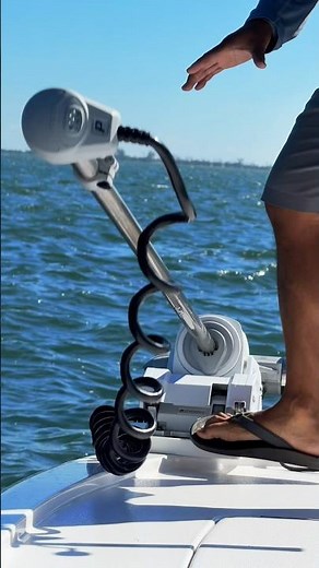 Save your back and pop your MOVE PV up into hand. #PowerPoleMOVE #trollingmotor