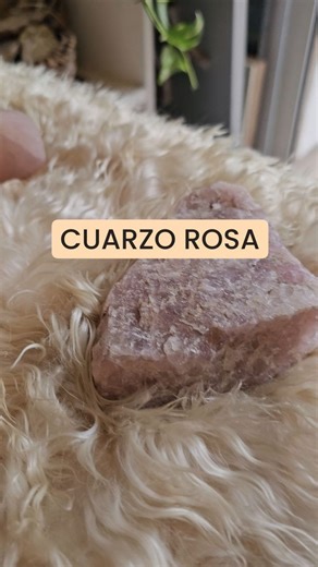 El Cuarzo Rosa también es conocido como el cristal del amor y la paz. Es, claramente, mucho más que una piedra. Sus principales beneficios son: ✨ Promueve el amor propio y la auto-aceptación ✨ Mejora las relaciones ✨ Ayuda a la sanación emocional ✨ Calma y reduce el estrés Estás list@ para abrir tu corazón a la energía del amor universal? 💖 #CuarzoRosa #SanaciónEmocional #AmorPropio #Cristales #Gemoterapia #Espiritualidad #Bienestar #Chakras #EnergíaPositiva #Meditación #PazInterior | crystal (