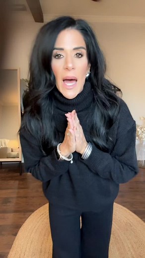 I need to book a trip to New York just so I can wear this outfit! It just feels like the perfect NYC outfit 😂❤️ #sweater #turtleneck #fall #fallfashion2024 #fallstyle #sweaterweather #fashiontiktok #fashion #fyp #fypシ