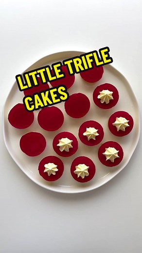 These are cutest little cakes we ever did see! Get the recipe in our bio or Google “Taste Little trifle cakes”. Brought to you by @Coles #cakes #trifle #christmas #christmascountdown #jelly #dessert