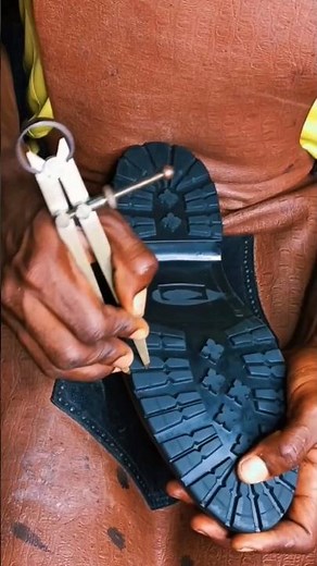 Blake STITCHING SHOE BY HAND #shoemaking #footwear #handmade #handmadeshoes