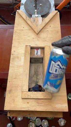 挑战全球压罐吉尼斯 #cancrushin #cancrushing #satisfying #drink”#ASMR#CansTV#云解压#解压#缓解压力#声音疗愈#FallintoShorts