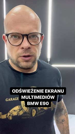Matt Pedros 🤌🏼 on Instagram: "Odświeżenie ekranu BMW e90. Tak. W audi zrobisz w ten sam sposób 😂 pad i maszyna to @evoxa_detailing pixel. Natomiast pasta użyta to roboty Rupes da corse. Folia matowa @carbonq_poland. Pamiętaj że z kodem „Pedros15” złapiesz 15% rabatu na @mrcleaner.pl #detailing #detailingpolska #carcare #cardetailing #tutorial #bmw #bmwpolska #bmwe90 #polishboy"