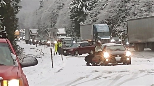 First measurable snowfall of the season to hit WA's Snoqualmie Pass. Here's when