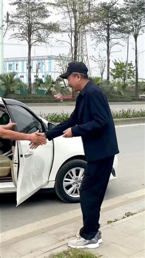 Bàn giao chiếc xe Toyota Vios G 2020 màu trắng về với chủ mới. Chúc bác chủ mới vạn dặm bình an và p