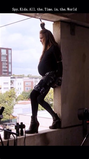 Pregnant Spy Fights Time Thief – Crazy Chase Scene 🕵️‍♀️⏰🤰