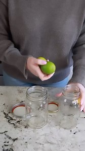 This is the best trick to keep your citrus fresh for up to three weeks. They won’t dry out like they will on the countertop. #foodhacks #foodstorage #food #citrusweek #lemon #lime #diyfood #healthyfood | Homemade Food Junkie