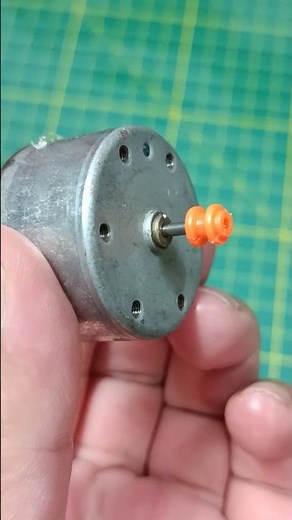 🔥💪 Así se Enciende un LED con un Motor 🔋 #experimentoscaseros #corrienteelectrica