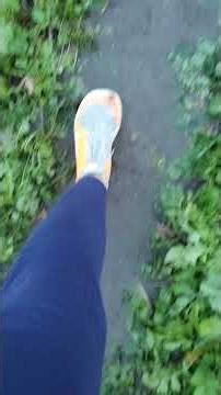 Walking thought muddy and slippery field with sockless Nike Free Run 4.0 (Part1)