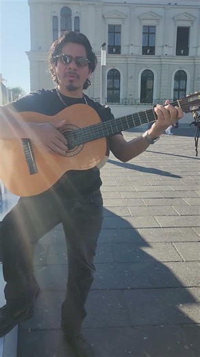 Quiero amor en El Salvador" improvisation original en el Centro Historico San Salvador 🇸🇻