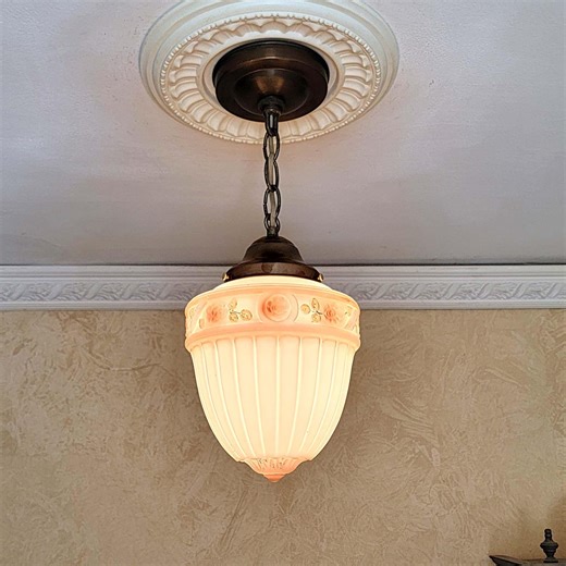 667c Antique 1910's 20's Victorian milk glass CEILING LIGHT lamp fixture glass shade pendant schoolhouse entry hall porch - Etsy.de