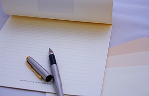 葬儀の弔辞の書き方は？例文やマナーを紹介｜小さなお葬式