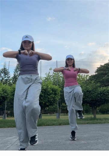 2012 Throwback: Old School Dance Moves & Twinning Vibes