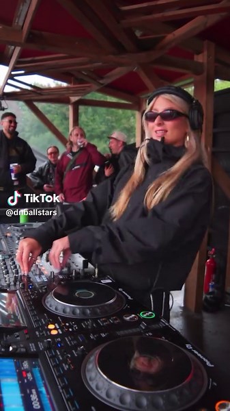 Electrifying Dance Moves in Clear! 💥