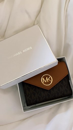 Unboxing My New Michael Kors Wallet - The Best Gift
