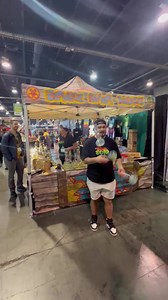 Juggling Heady JBD Bongs 🏺 👀 #glassartfeature #glassartistfeature #followglassporn #functionalglassart #glassart #glassporn #champstradeshow 📍Instagram.com/Jerome_Baker Jerome Baker | GlassPorn