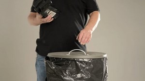 Ein Mann wirft alte abgenutzte VHS-Bänder: Stockvideos & Filmmaterial (100 % lizenzfrei) 1105060013 | Shutterstock