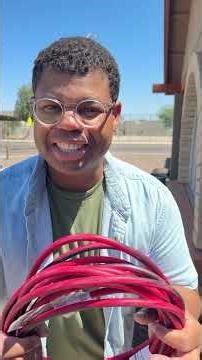 Stop ruining your cables 🛑 How to wrap them #tech #problemsolved