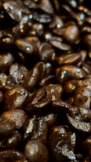 「毎日の一杯を、もっと特別に。 全国のショップや店舗で広がる美味しさ𓂃 𓈒𓏸」 𓂃𓂃𓂃𓂃𓂃𓂃𓂃𓂃𓂃𓂃𓂃𓂃𓂃𓂃𓂃 📍《販売場所》 ⚫︎ミャクミャクデザイン ワンドリップコーヒー： 新大阪新幹線中央口近くアントレマルシェ新大阪（セブンイレブン） ⚫︎大阪デザインワンドリップコーヒー： 御堂筋線新大阪駅の改札近くお土産街道アルデ新大阪 ⚫︎みさご珈琲ワンドリップコーヒー、甘酒さん、ホットチョコレート：宝塚北サービスエリア（東西おみやげマルシェ） 𓂃𓂃𓂃𓂃𓂃𓂃𓂃𓂃𓂃𓂃𓂃𓂃𓂃𓂃𓂃 一口飲めば、違いがわかるはず。 是非1度ご賞味くださいませ☕️‪ 𓈒𓂂𓏸 #みさご珈琲 #ドリップバッグ | 珈琲焙煎工房 みさご珈琲 MisagoCoffee