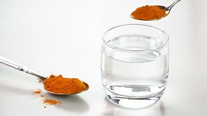 Mixing Turmeric Powder Glass Water Stock Footage Video (100% Royalty-free) 1097903943 | Shutterstock