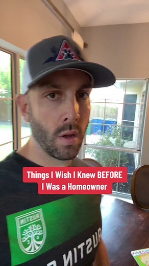 Doing a deep clean of your garbage disposal is a great way to prevent mold and bacteria growth as well as avoiding grease build up on the disposal blades. Add in a better smelling sink and everyone is happy 😁