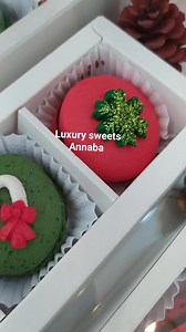 1.5K views · 23 reactions | A l'occasion de la nouvelle année, nous vous offrons tout l'amour dans ces beaux arts, le goût, la précision et la maîtrise.avec notre chef Samira felfli La décoration classique est simple Le goût excellent #noel #chocolate #nouvelan #bonneannee2024 | Luxury Sweets | Facebook