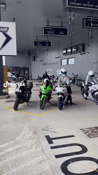 ぺけ女のバイク女子ツーリングシーン